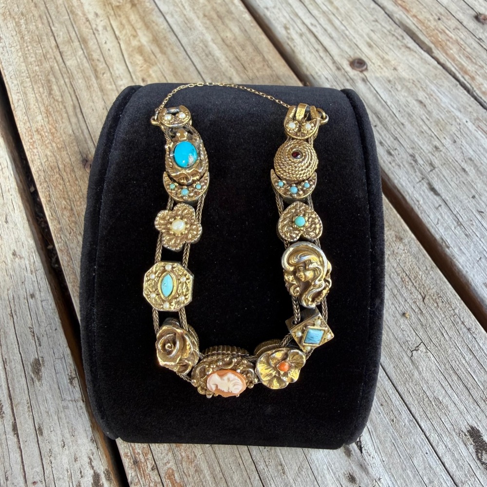Goldette N.Y. Slide Bracelet Womens Gold Tone Victorian Revival Cameo 7 Inch